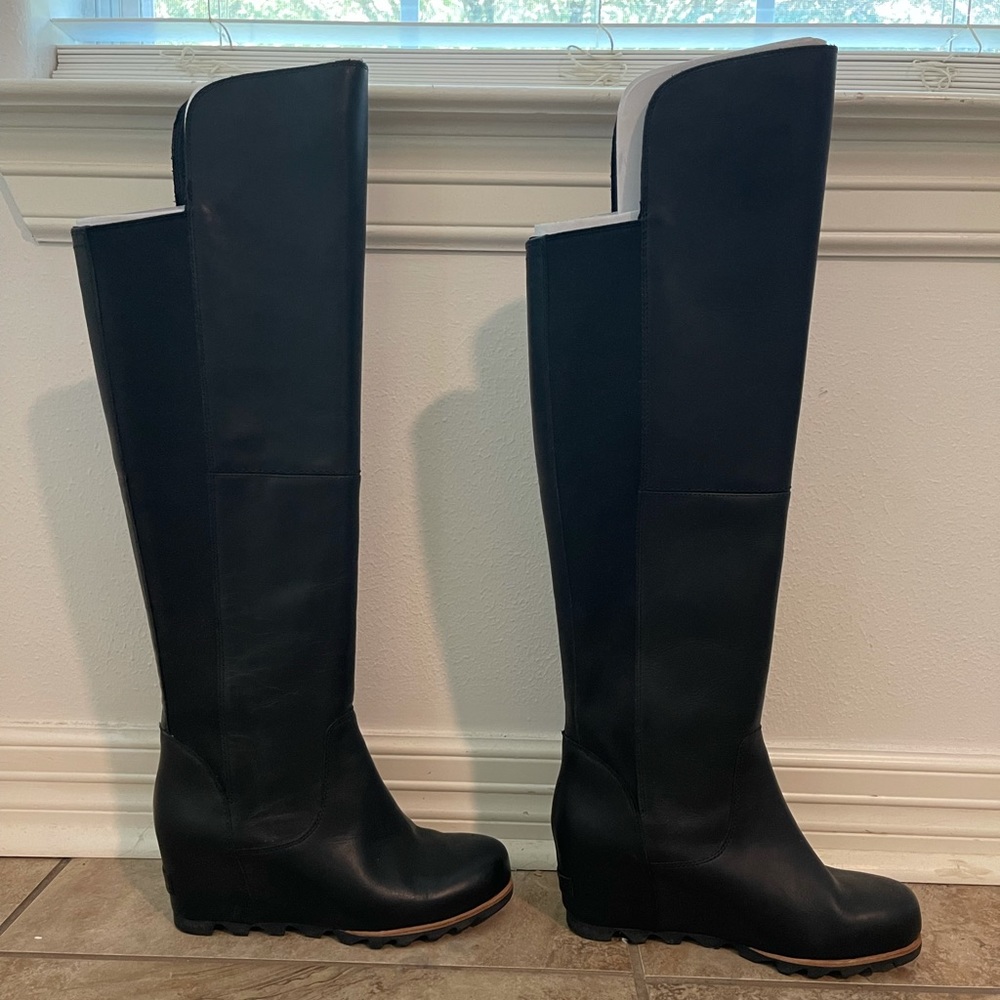 Sorel Fiona Lux black. 9.5. Excellent condition. Only worn once!